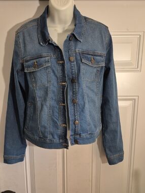 Classic Blue Denim Jacket - Women's Casual Trucker